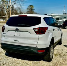 Load image into Gallery viewer, 2019 FORD ESCAPE S (WHITE)