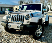 Load image into Gallery viewer, 2016 Jeep Wrangler Unlimited Sahara 4X4